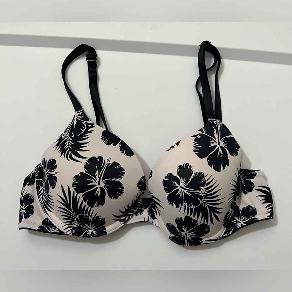 NWOT Victoria’s Secret PINK Wear Everywhere Floral Black & White Bra! Size 34A.